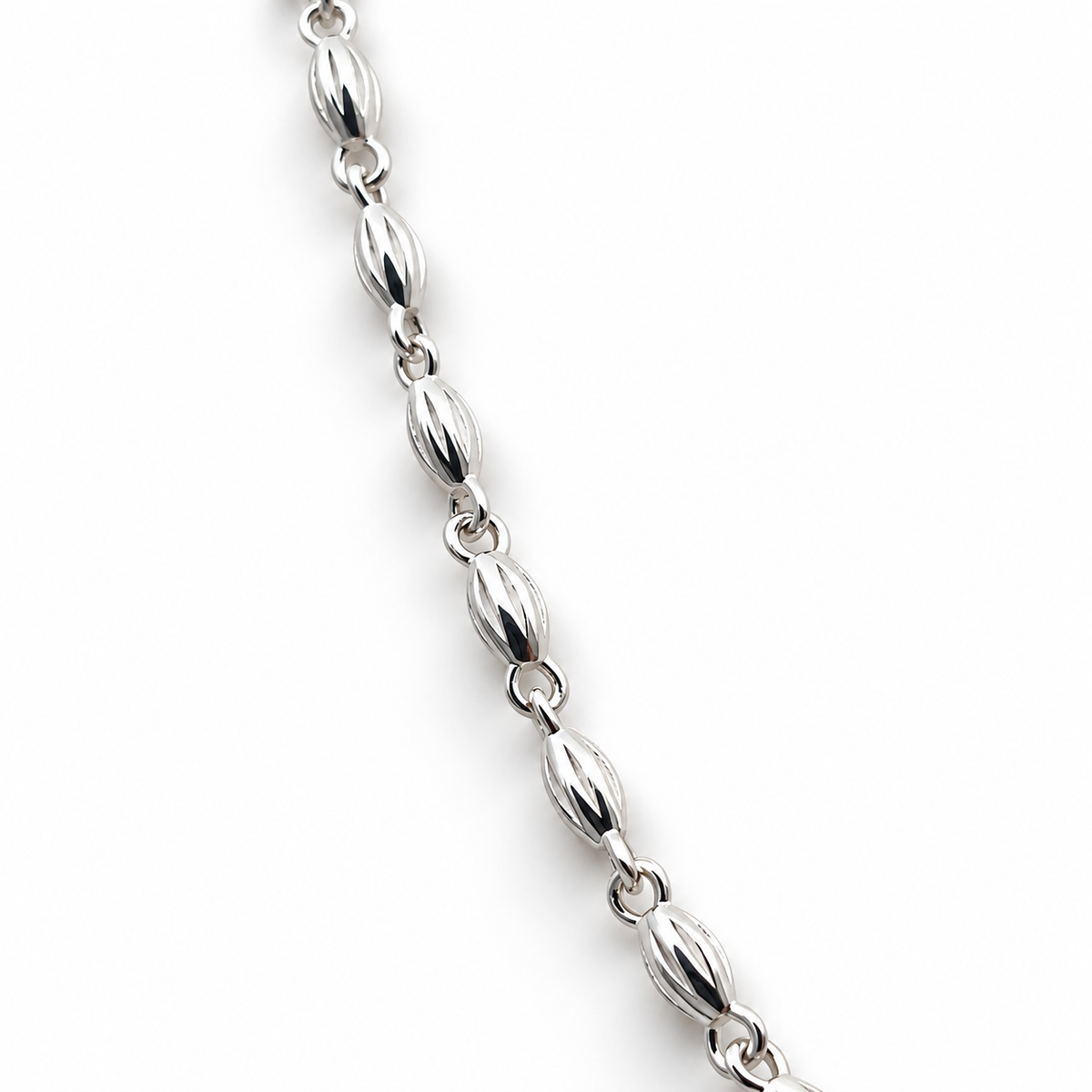 Sterling Silver Fluted Oval Bead Link Chain Necklace with Lobster Clasp product image 1 [product-intake-media:b1951f73-13a5-40bc-a2e3-d723ea3bafa8]