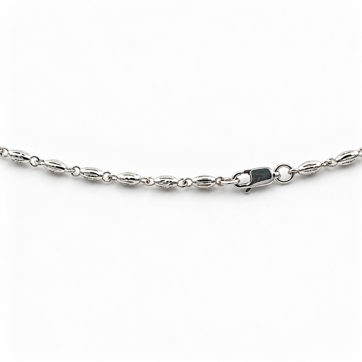 Sterling Silver Fluted Oval Bead Link Chain Necklace with Lobster Clasp product image 3 [product-intake-media:6b56b845-3aa3-42fe-9506-995205a4663b]