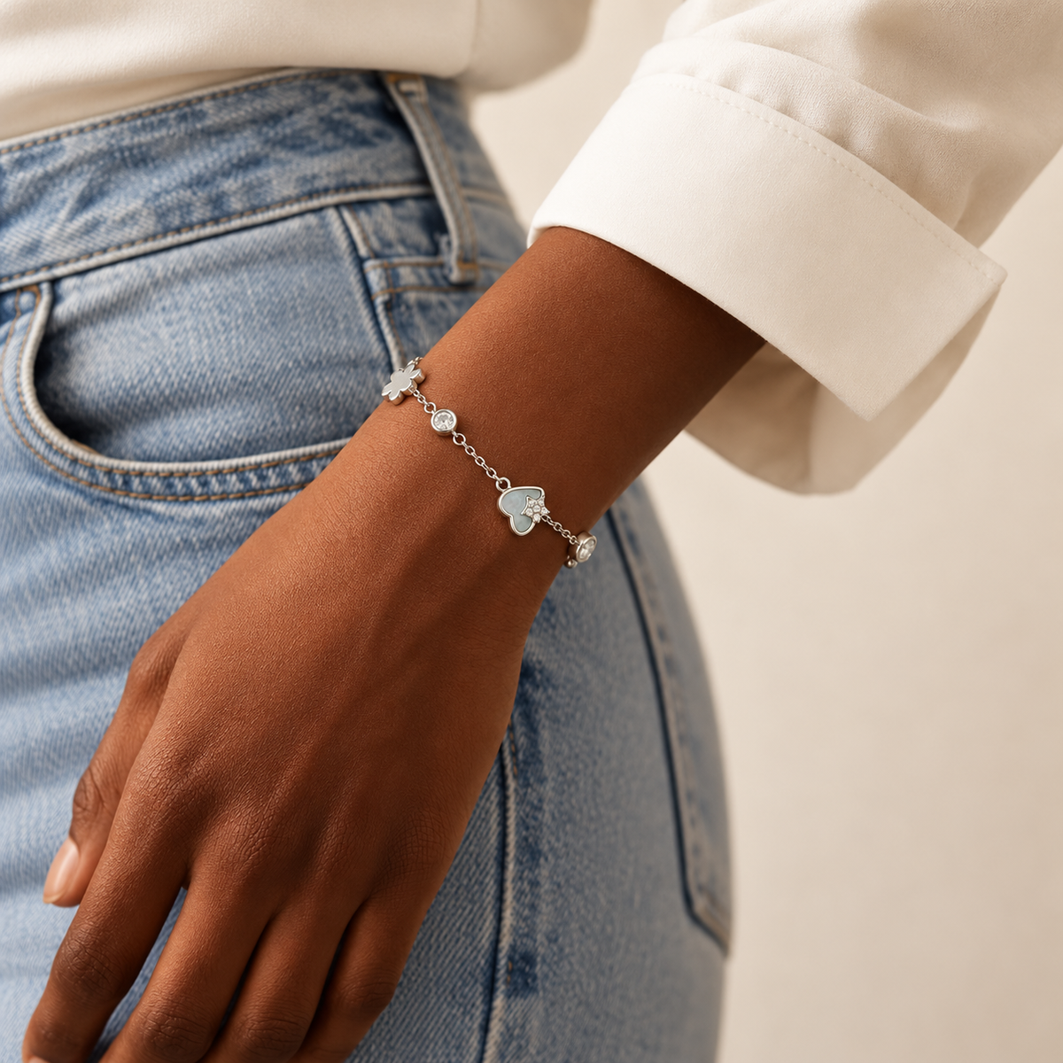 SILVER BRACELET with Sparkling Love motif product image 5 [product-intake-media:fd8a8baa-9239-4f8e-b4b4-a4fd9a13044c]