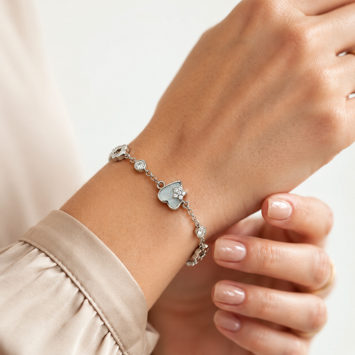 SILVER BRACELET with Sparkling Love motif product image 7 [product-intake-media:7cb078f6-bcf6-495d-8be3-2a93f8ccc3df]