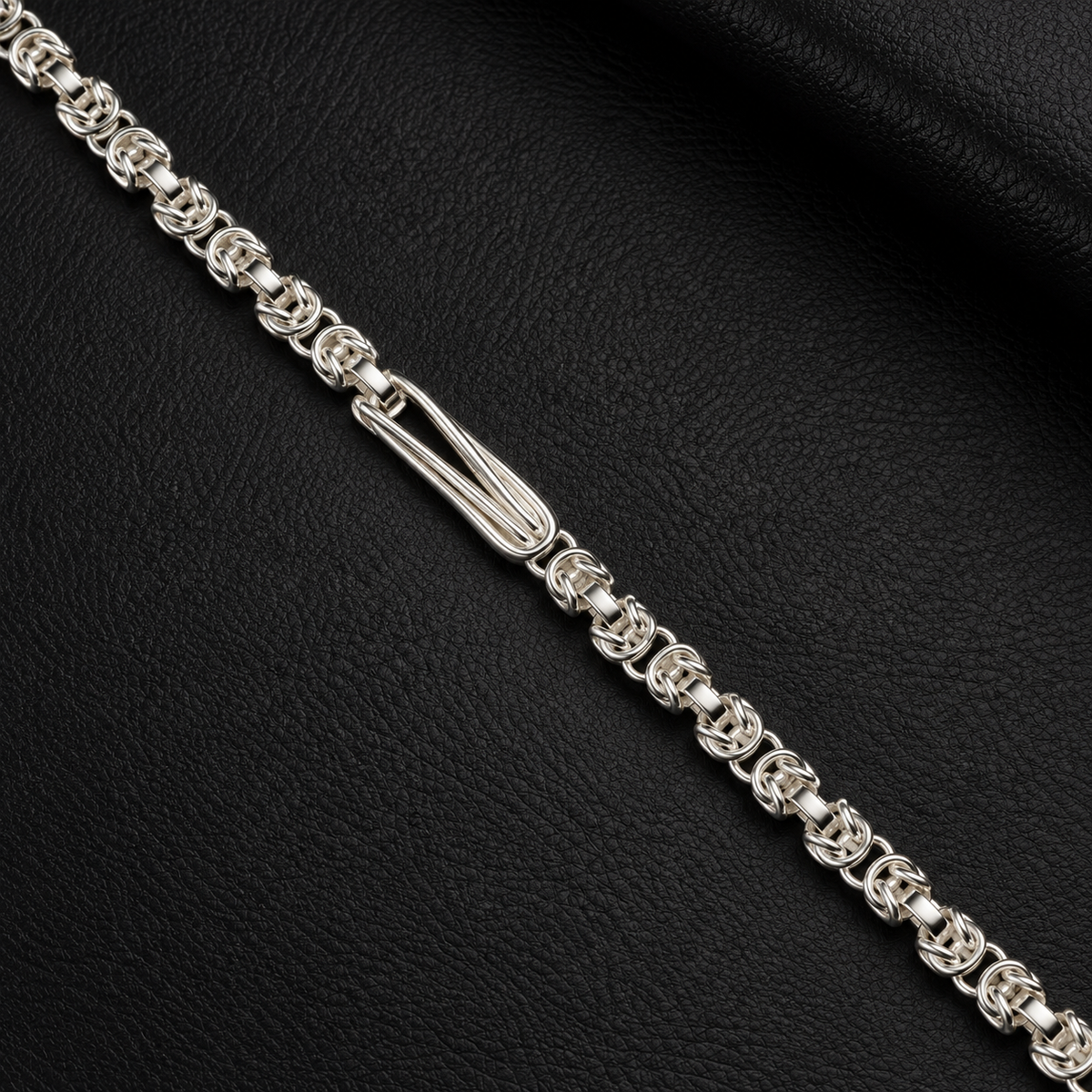 Twisted interlinked Maharaja silver chain product image 7 [product-intake-media:569faf5f-906a-4d0f-9eac-115801c767f3]