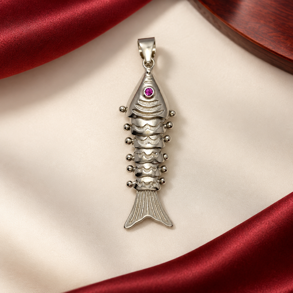 Silver lucky Fish pendant product image 8 [product-intake-media:50f382d2-99b0-4af1-be6b-731c0676d659]