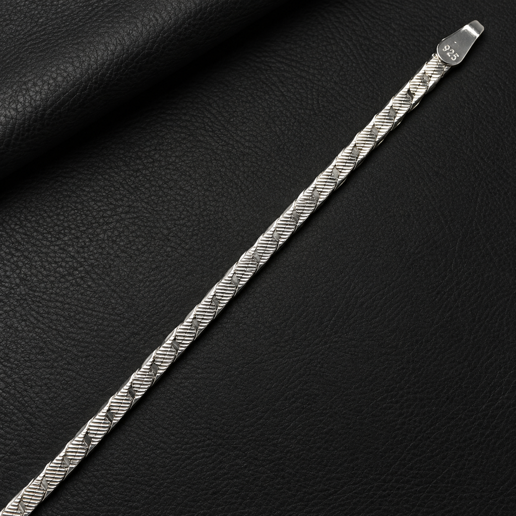 Light weight Victoria Silver chain product image 12 [product-intake-media:886b694c-ffed-47be-b7ce-1789f3871920]