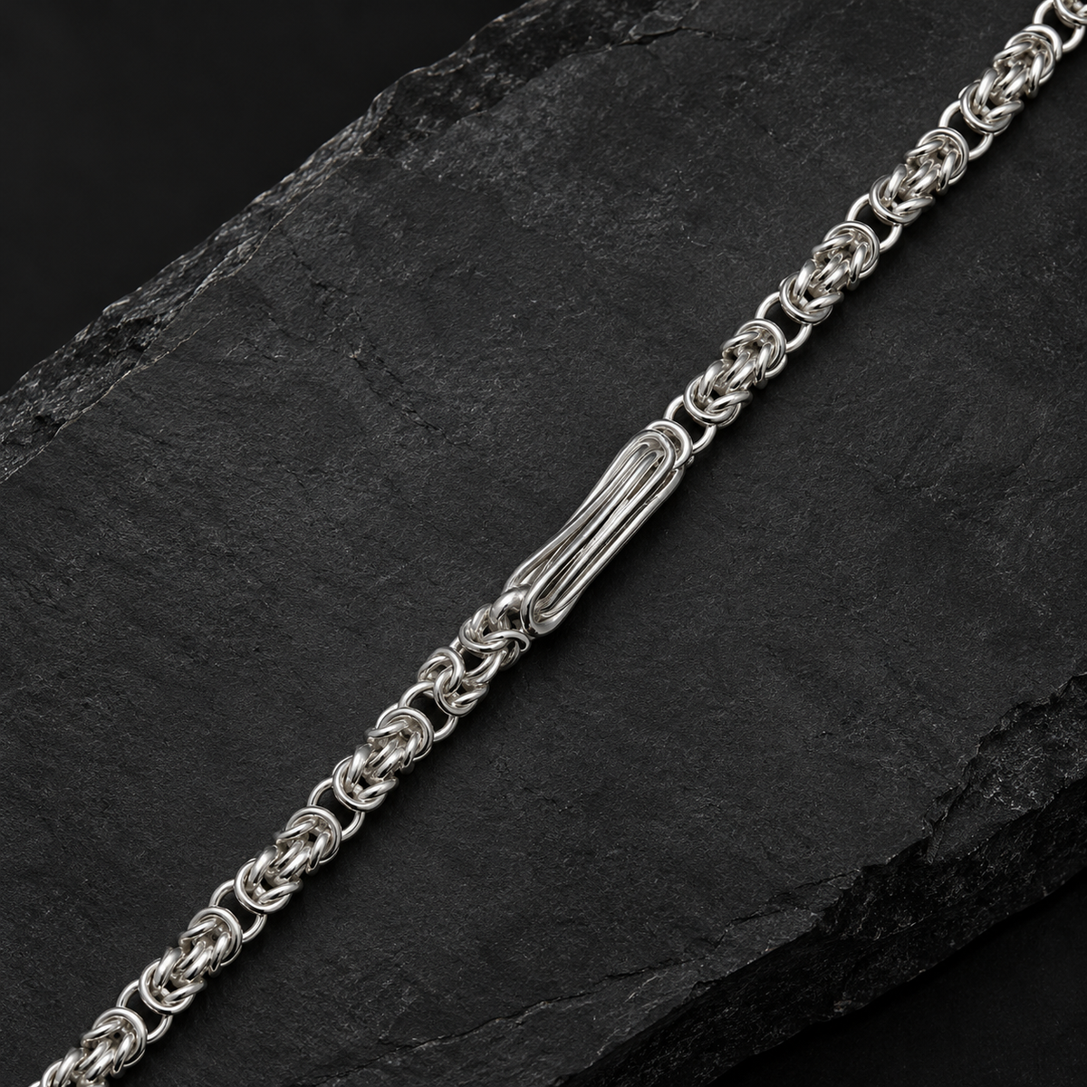 Twisted interlinked Maharaja silver chain product image 13 [product-intake-media:6ab3bff1-12c6-40de-8292-8353a1c149dc]
