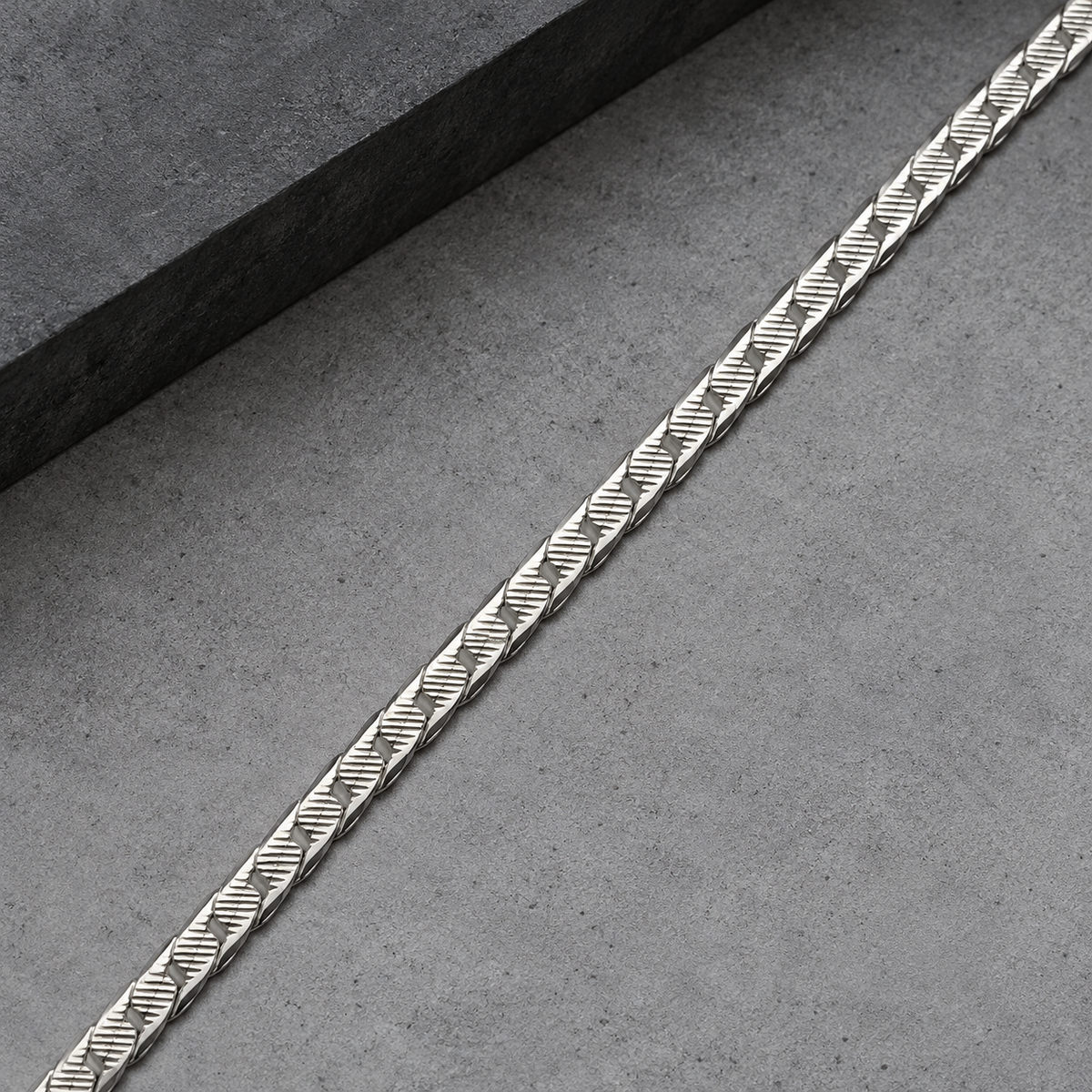 Light weight Victoria Silver chain product image 14 [product-intake-media:47b659a2-42d2-4ec5-9538-4ace9b493522]