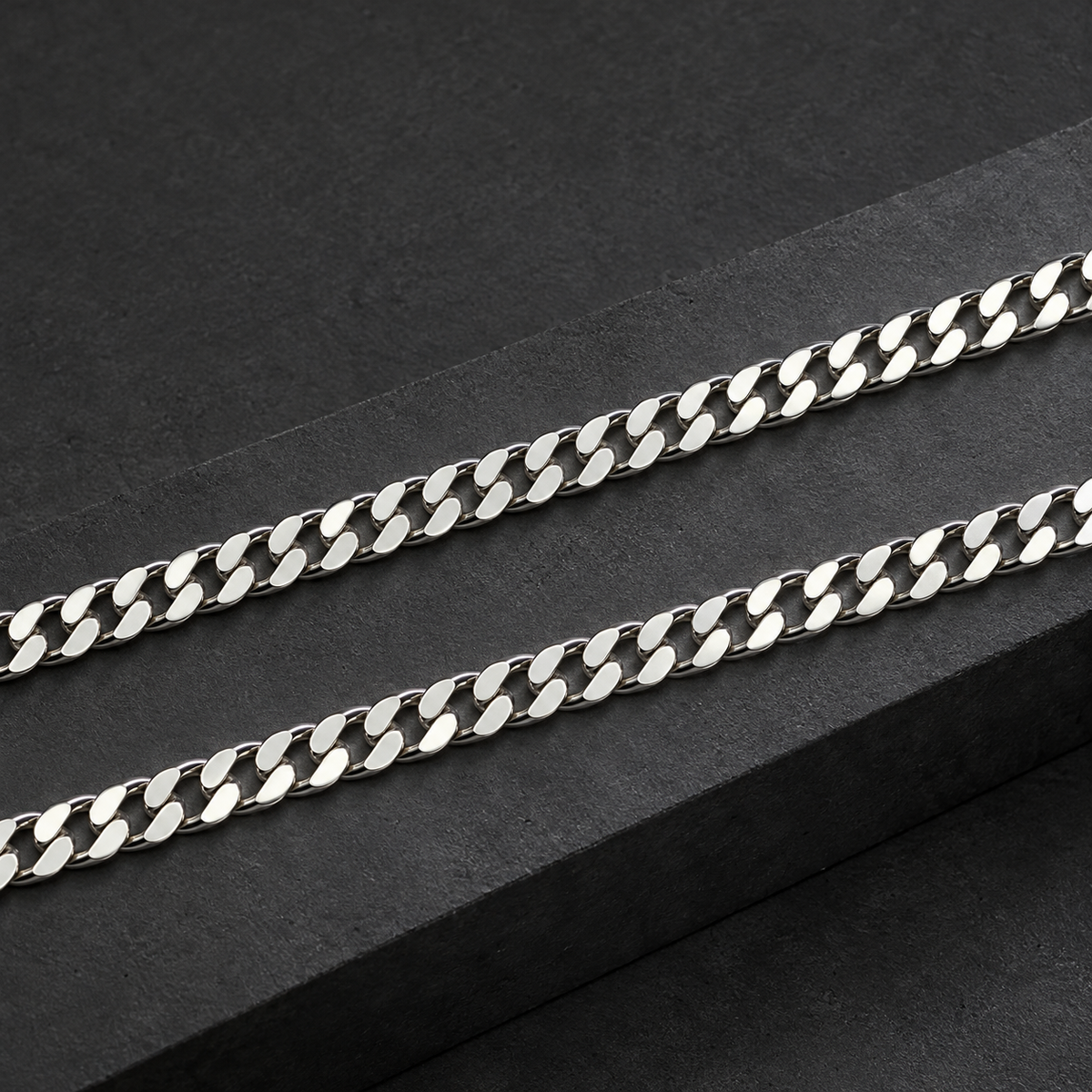 Silver Flat Curb Link Chains, 24 Inch, 4.5 mm product image 16 [product-intake-media:18241242-991a-4af9-96e2-648be58b5d6c]