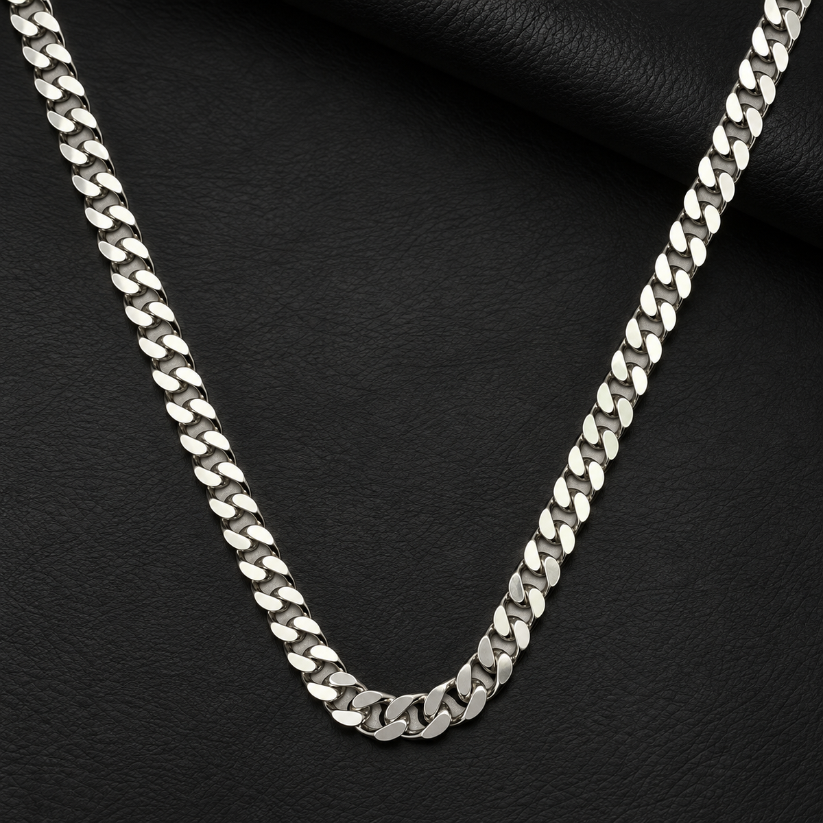 Silver Flat Curb Link Chains, 24 Inch, 4.5 mm product image 18 [product-intake-media:19c6a615-c8b1-484f-982c-de178fdde331]