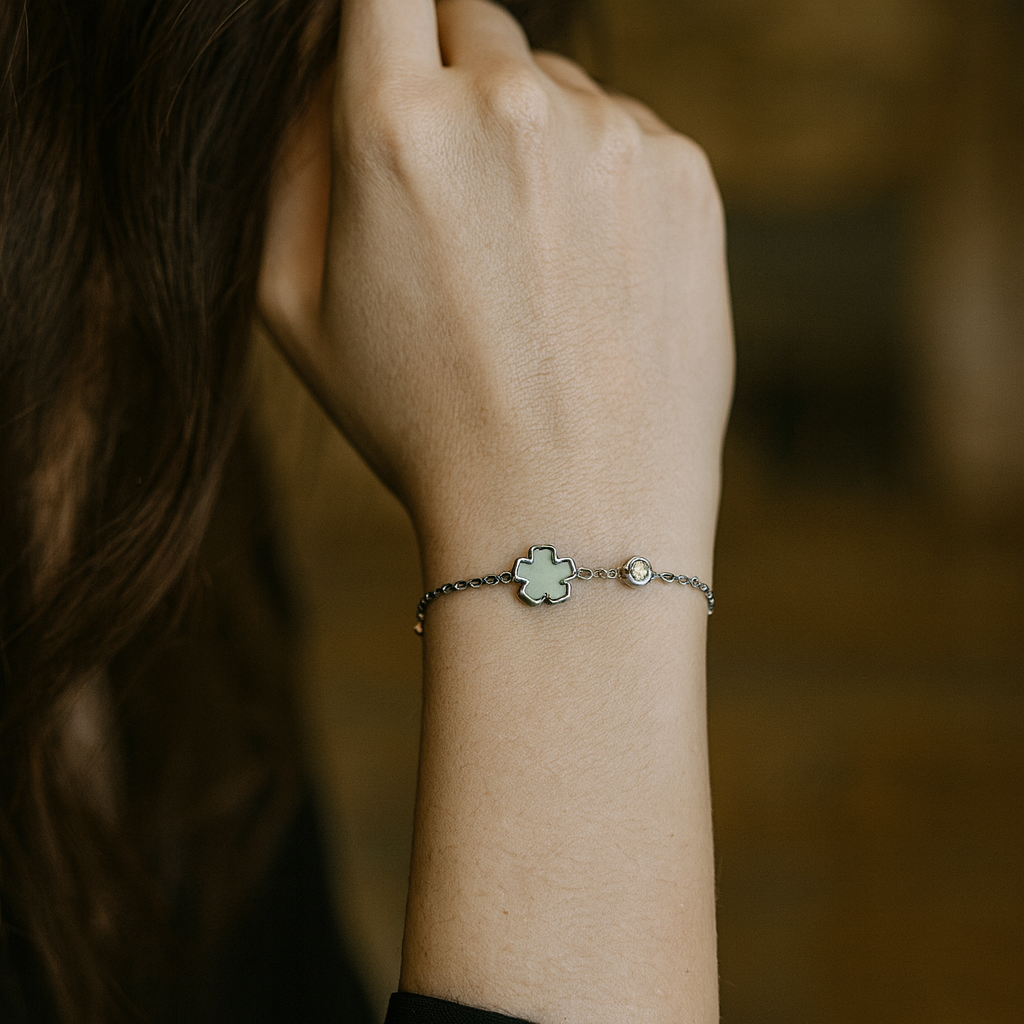 Delicate Silver Clover Motif Chain Bracelet with Stones