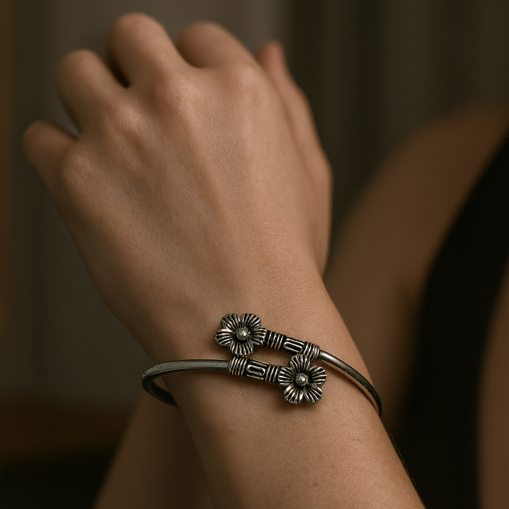 925 Sterling Silver Soft Floral-Loop Bangle