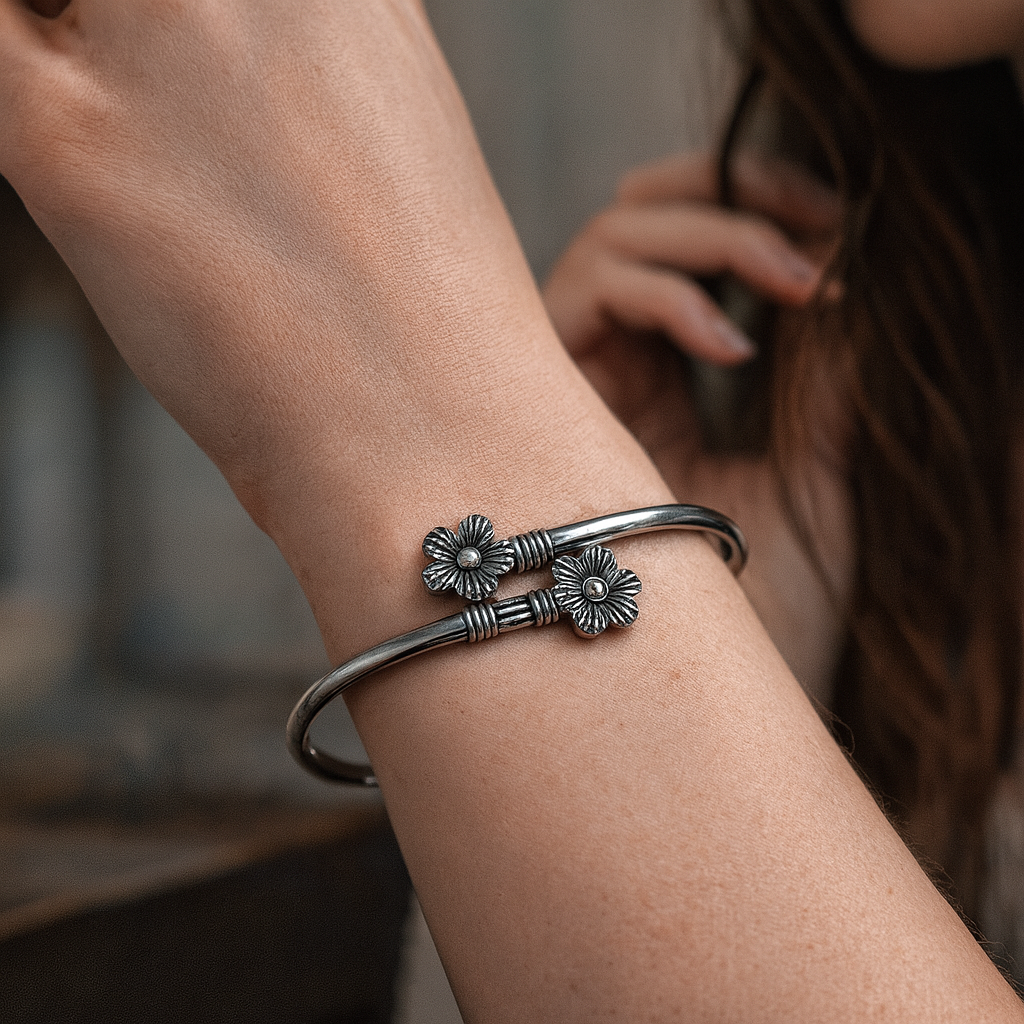 925 Sterling Silver Soft Floral-Loop Bangle