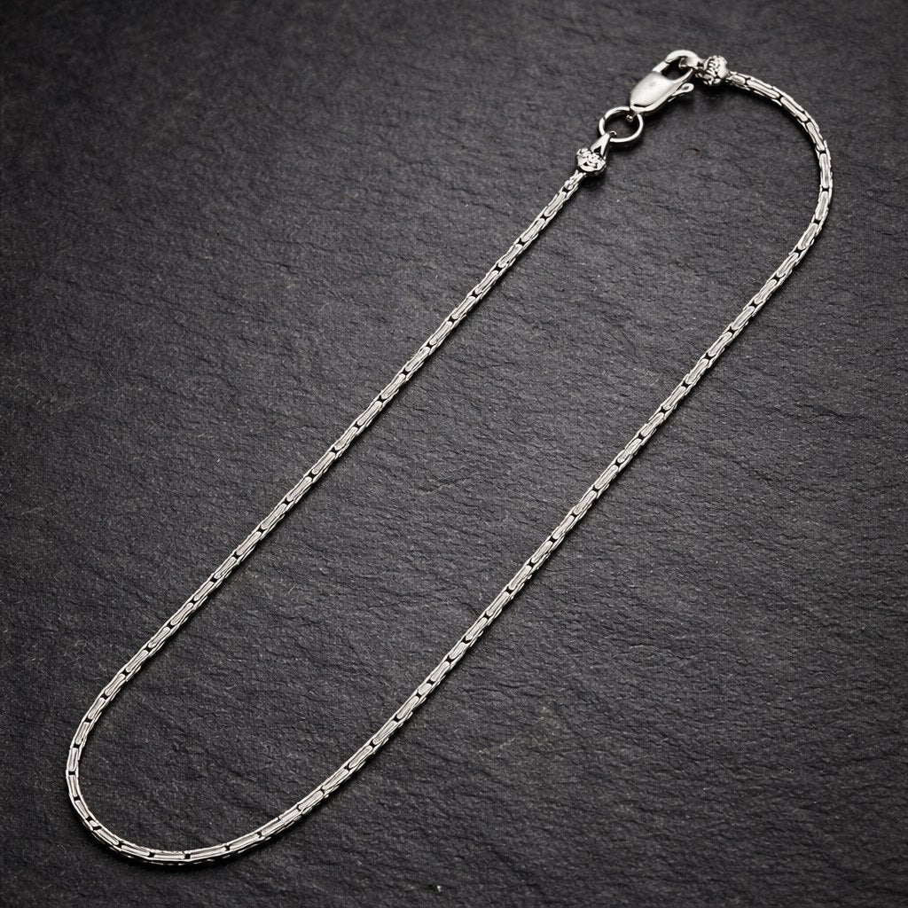 Curved Rectangular Carved Chain