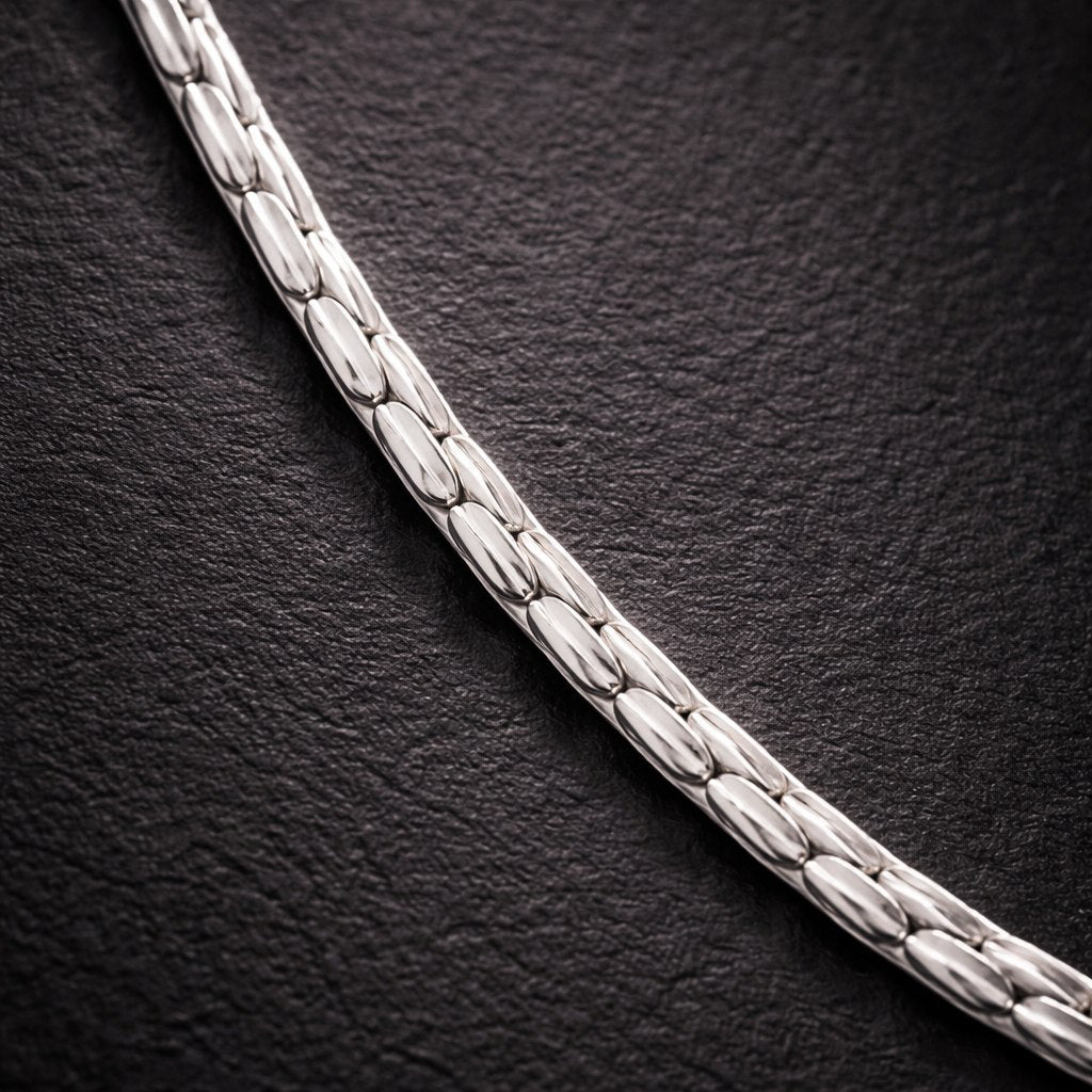 Curved Rectangular Carved Chain