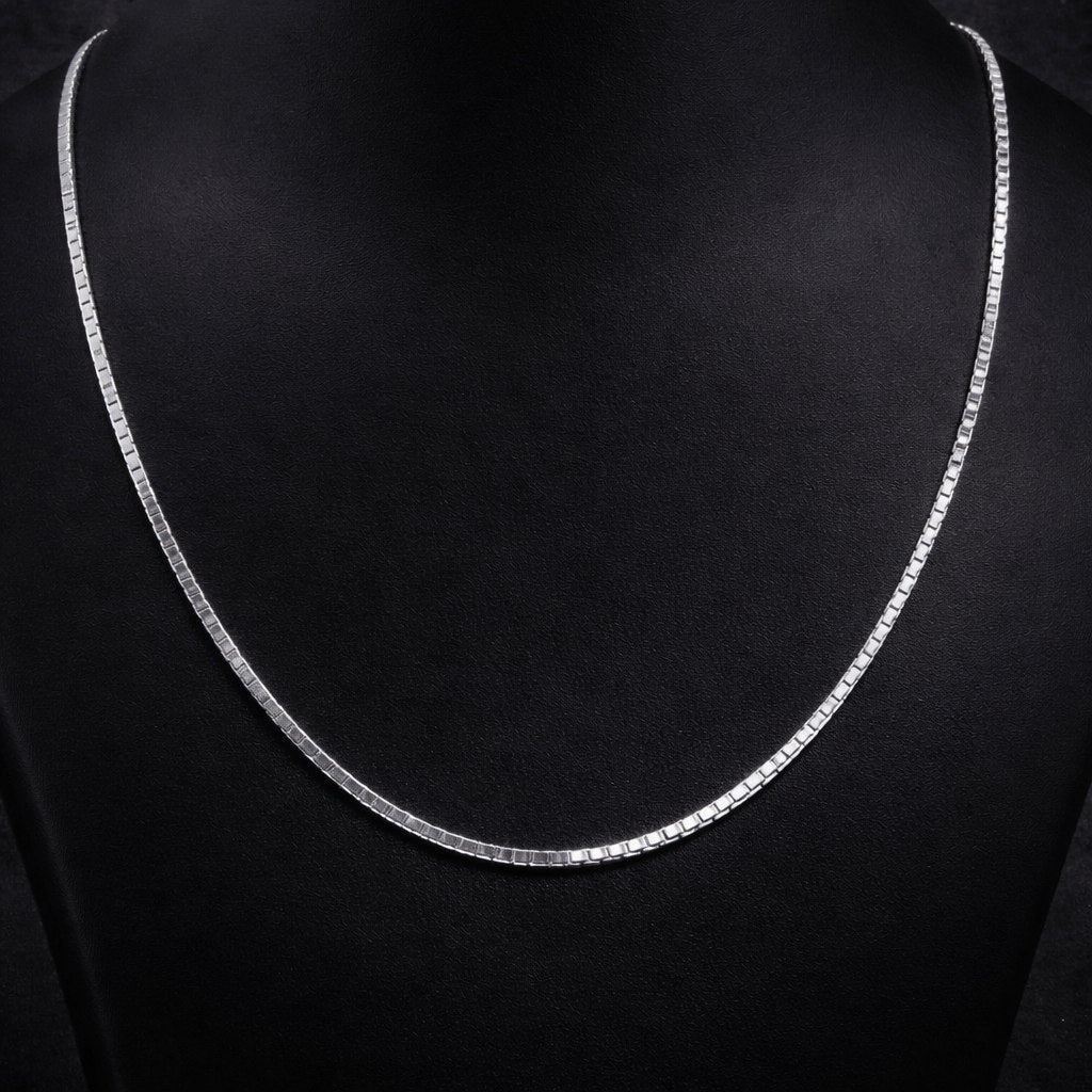 Cubic Box Chain