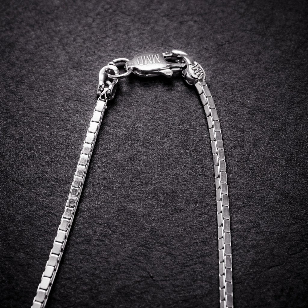 Cubic Box Chain