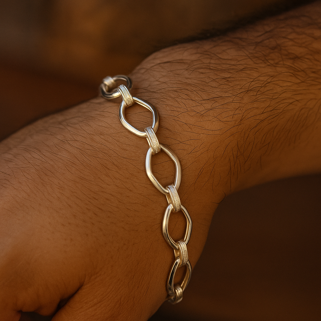 The 925 Sterling Silver Classic Loop Bracelet