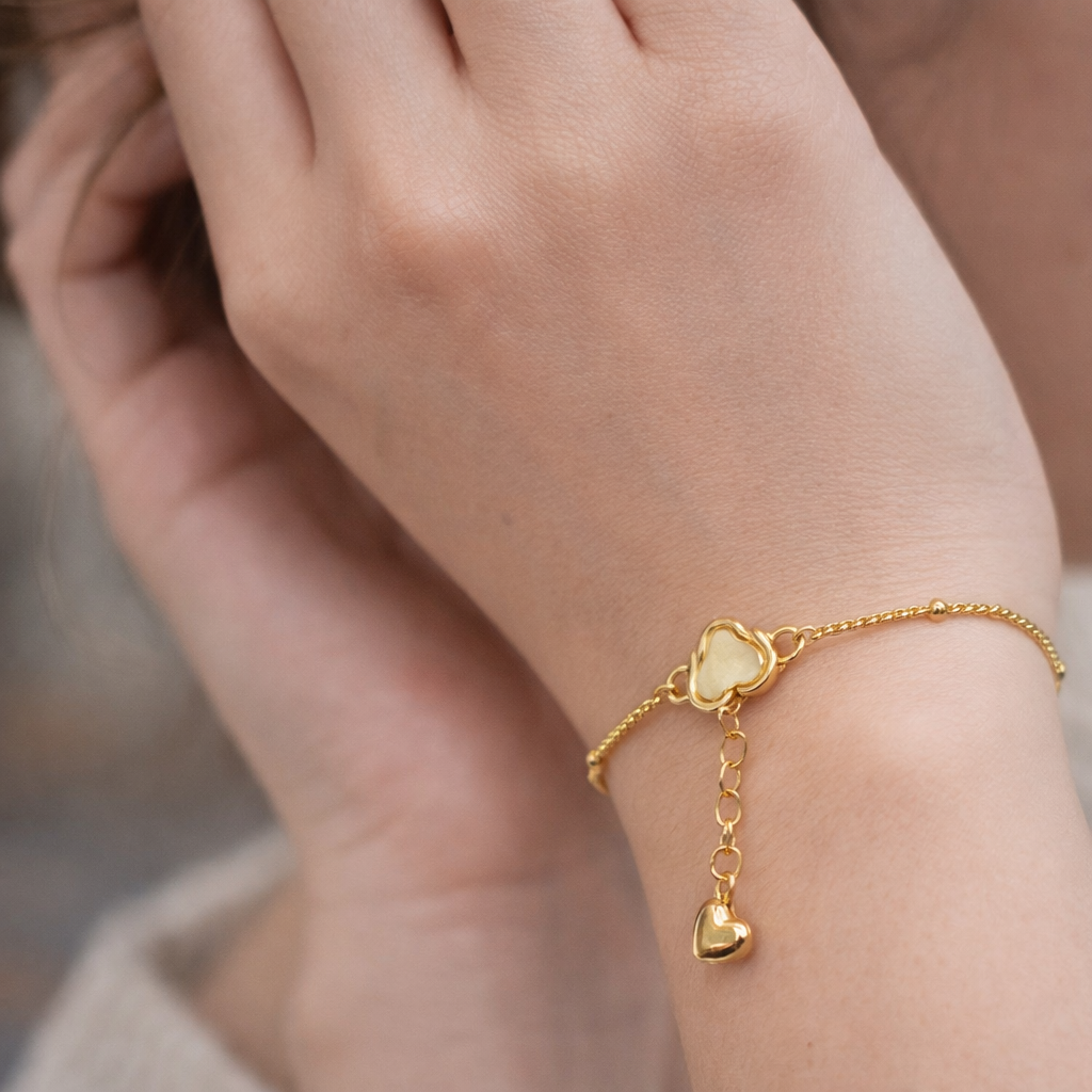 Gold Heart Charm Bracelet with Mother of Pearl