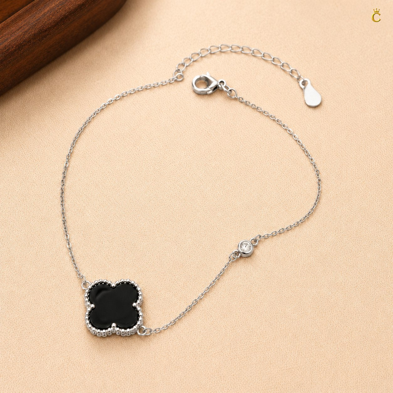 Celestora - Onyx Single Clover Van cliff Zircon studded Bracelet