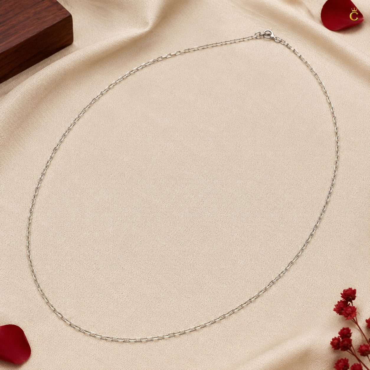 Sleek Striking Link Chain
