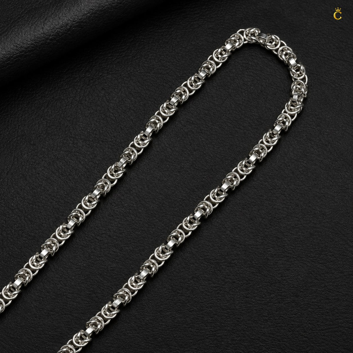 Twisted interlinked silver chain