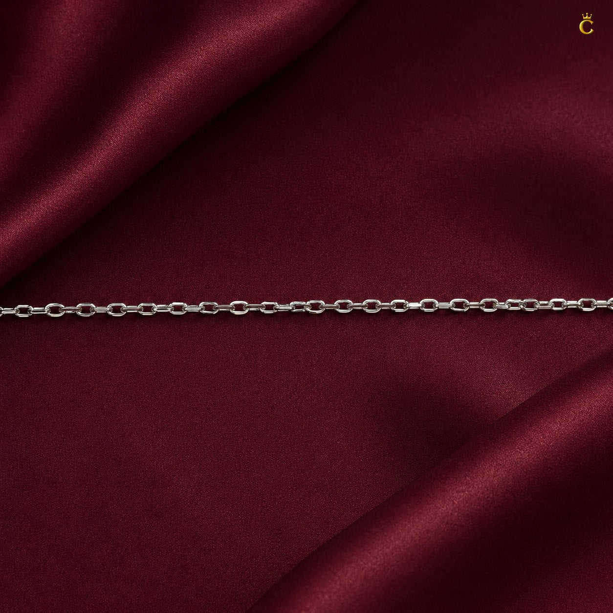 Sleek Striking Link Chain