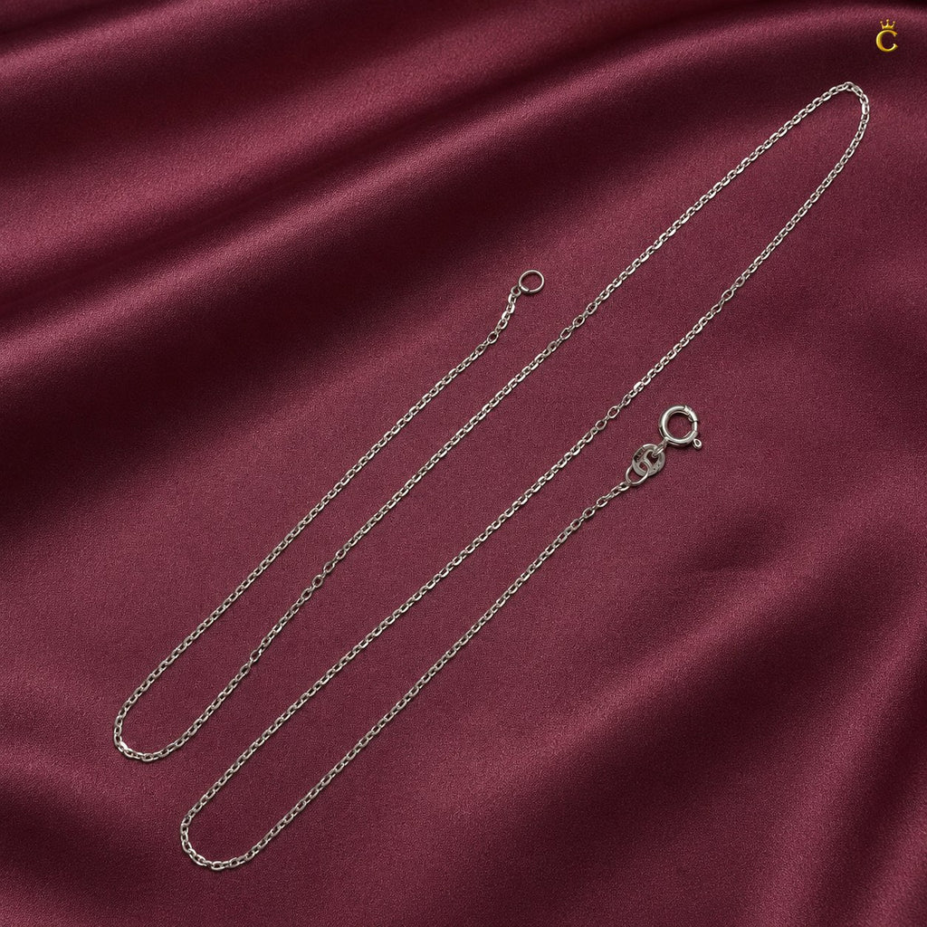 Sleek Striking Link Chain