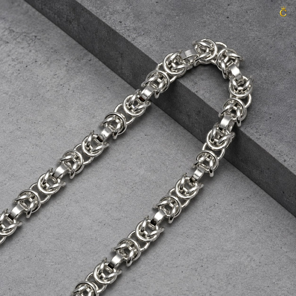 Twisted interlinked silver chain