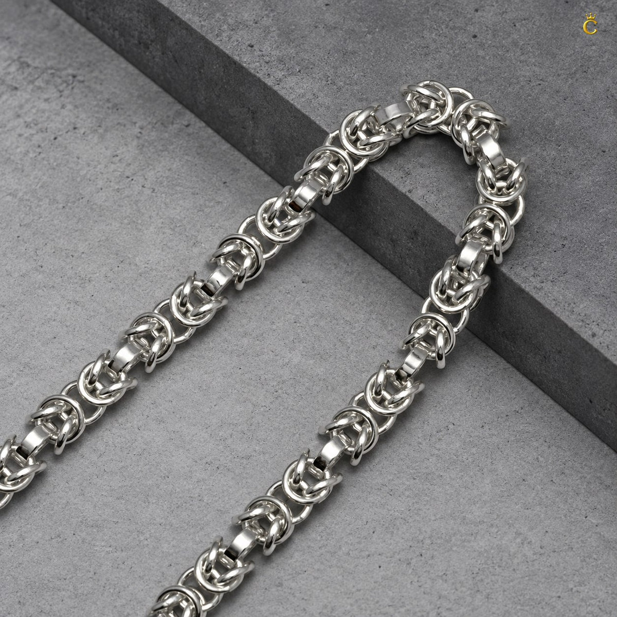 Twisted interlinked silver chain