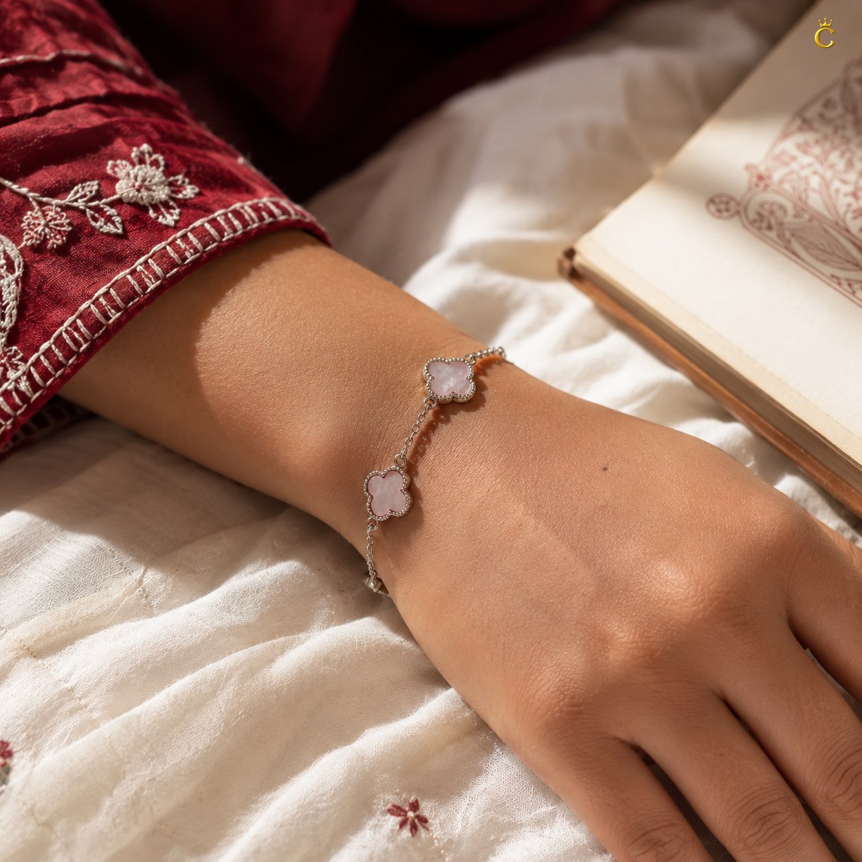 Celestora Luxurious Pink Clover Van cliff Bracelet (5 motifs)
