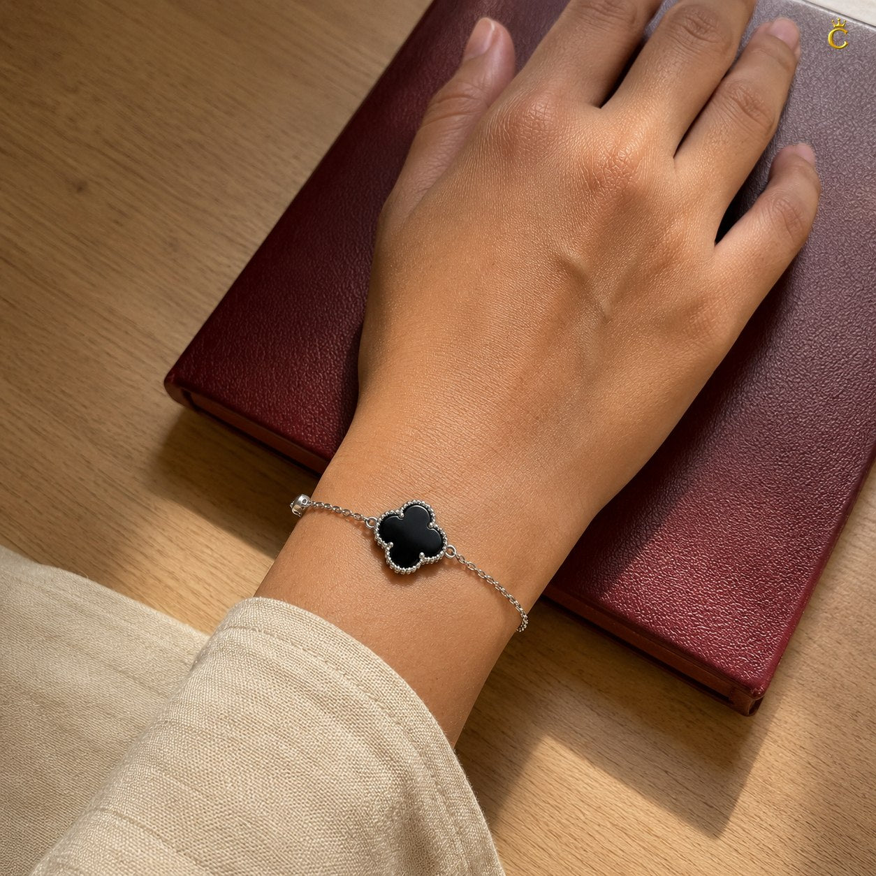 Celestora - Onyx Single Clover Van cliff Zircon studded Bracelet