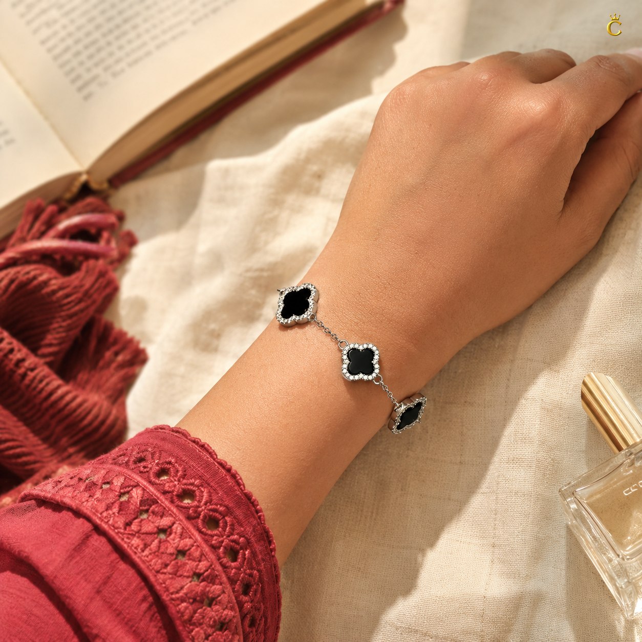 Celestora Luxurious Black 5 Clovers Van cliff Bracelet